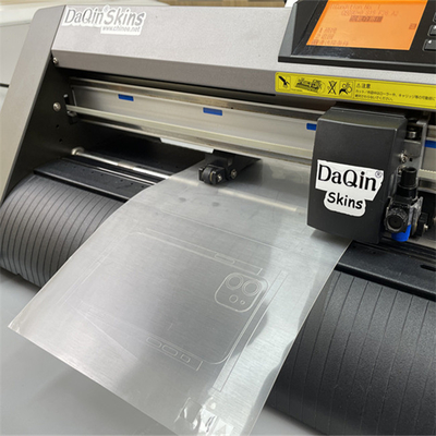 Máy cắt Graphtec điều khiển bằng máy tính và phần mềm thiết kế da