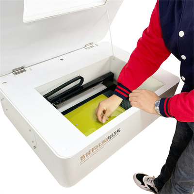 Custom Mobile Sticker Laser Cutting for Paper Leather Nước làm mát Weihong Control Máy cắt laser tự động