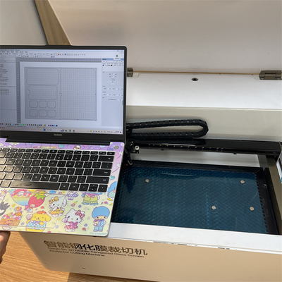 Máy cắt laser bảo vệ màn hình AC220V/50Hz với làm mát bằng nước tuần hoàn và ống thổi, độ dày cắt 0.5MM