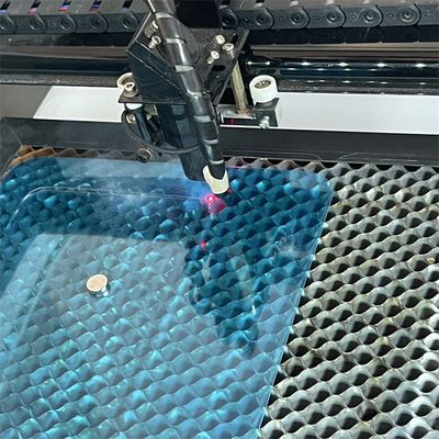 Máy cắt laser Daqin bảo vệ màn hình kính nóng với tốc độ cắt 0-50mm/s