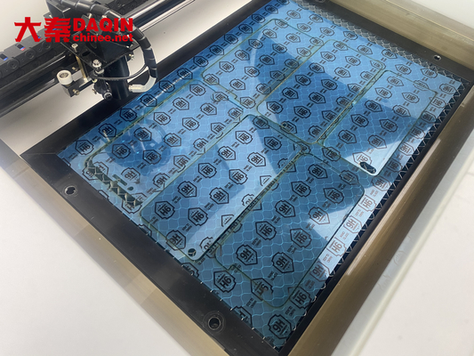 ODM CO2 Laser PVC Film Máy cắt bảo vệ màn hình di động Tự động